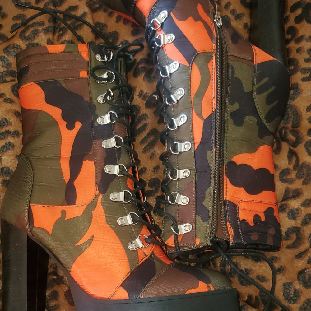 Camouflage Lace-Up Platform Boots